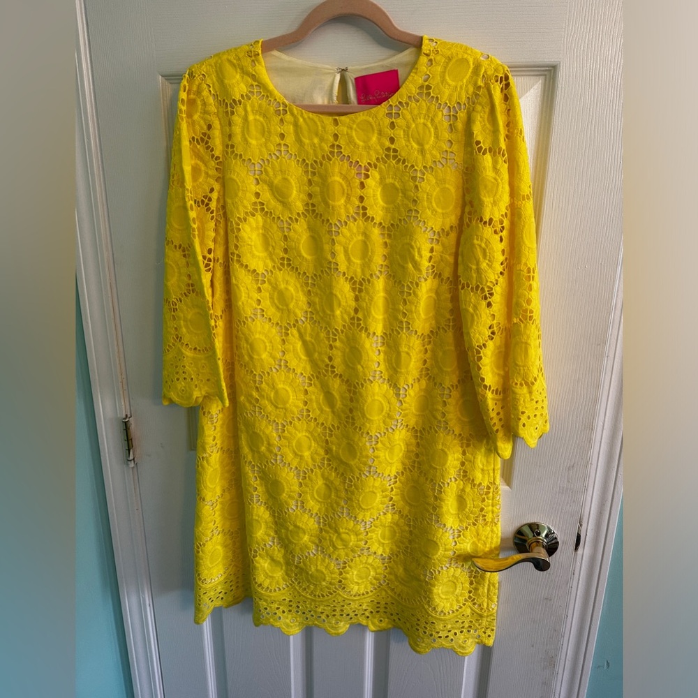 NWT Lilly Pulitzer floral scallop eyelet size 8 in “Lilly’s lemon”